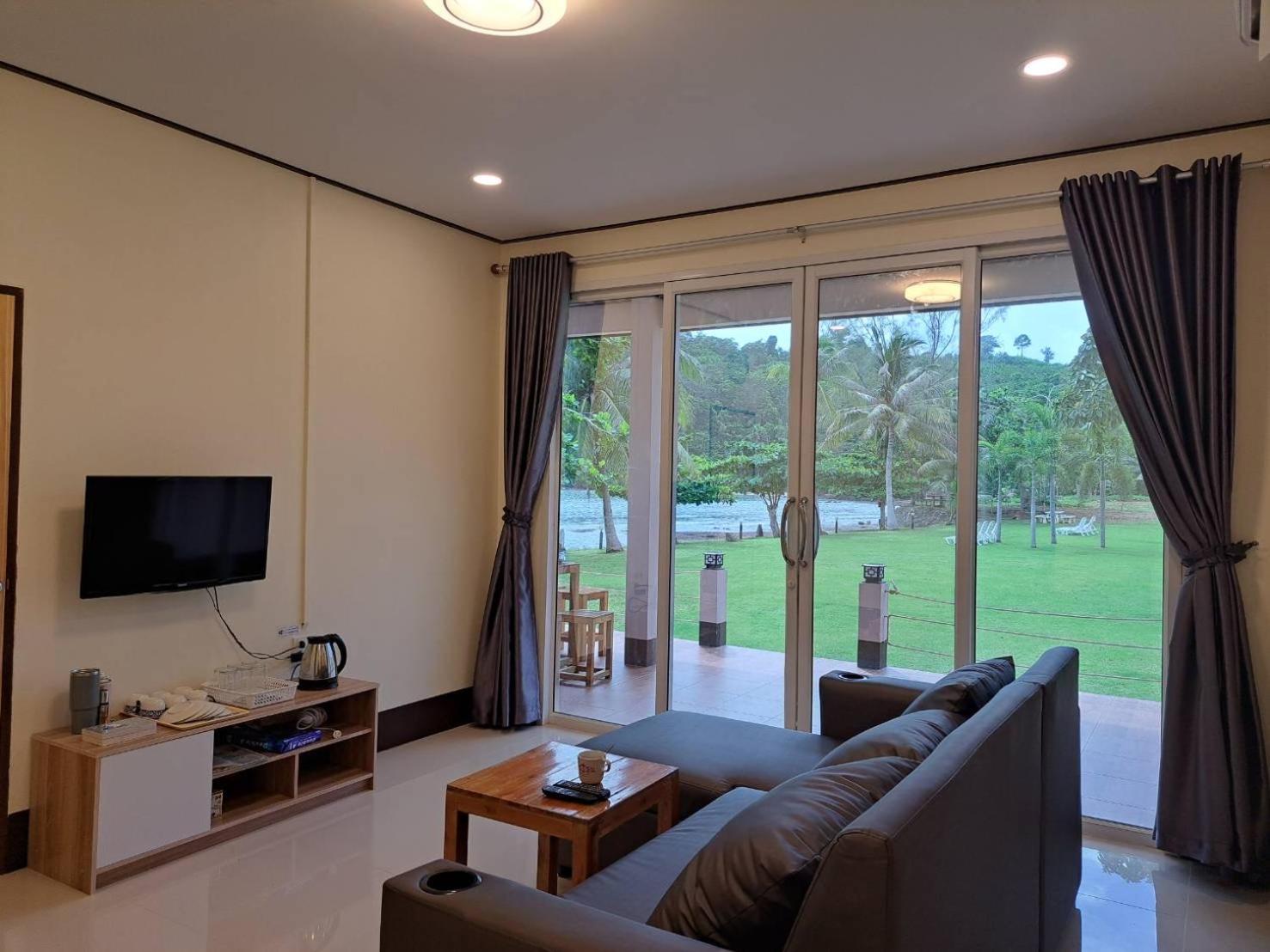 Lomtalay Resort Trat Laem Ngop Exterior photo